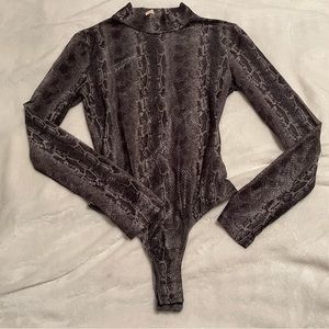 SALTY Women’s Bodysuit Mesh Black  snake skin Print Long sleeve sz M Crew Neck